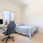 Huge Modern 4 Bedroom Flat W/ City Views And Deck