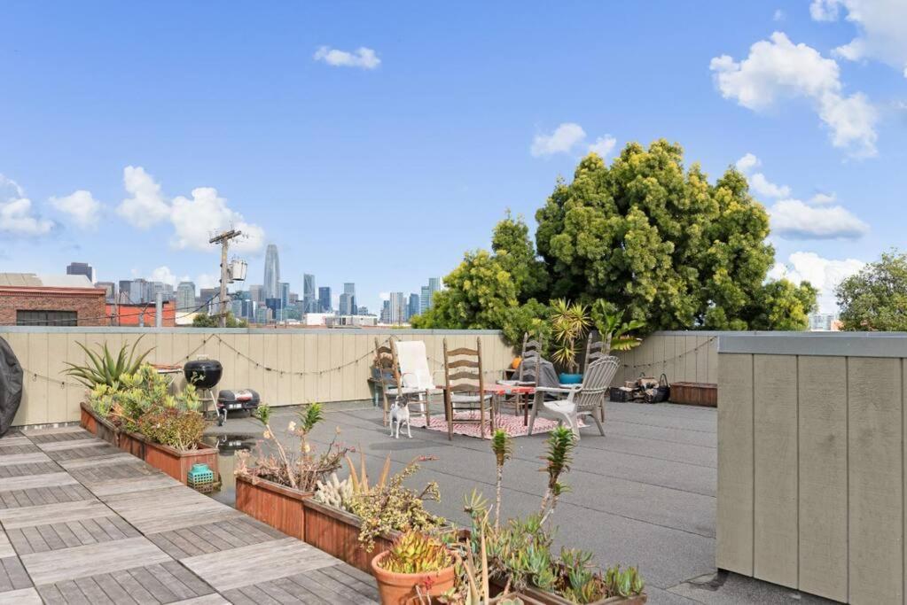 Huge Modern 4 Bedroom Flat W/ Views And Deck
